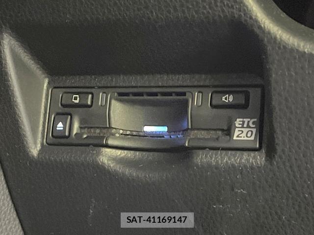 Toyota VOXY 2023-01 8753052-5