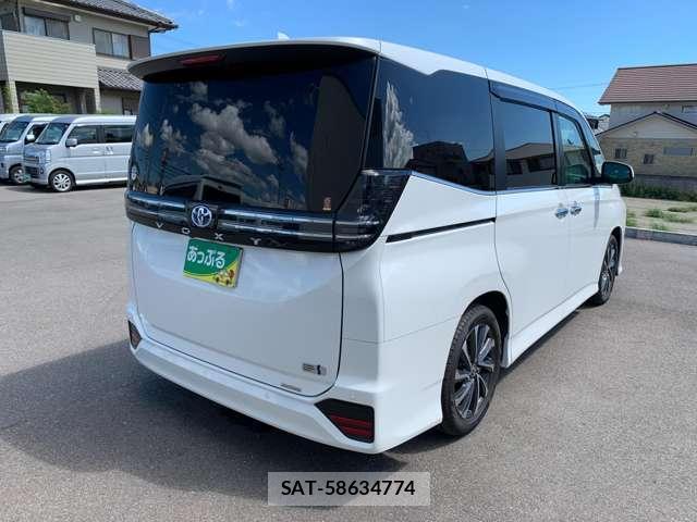 Toyota VOXY 2023-10 8753139-5