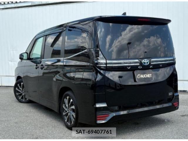 Toyota VOXY 2024-08 8753229-1