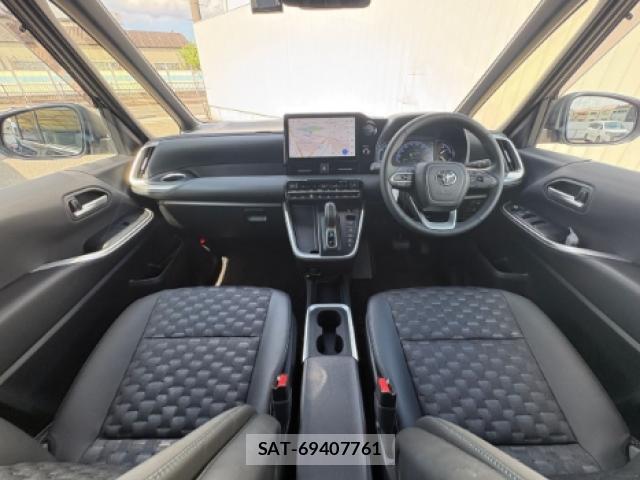 Toyota VOXY 2024-08 8753229-2