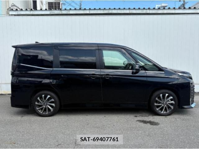 Toyota VOXY 2024-08 8753229-3