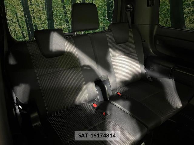 Toyota VOXY 2018-12 8753473-10