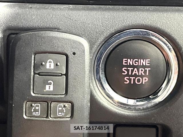Toyota VOXY 2018-12 8753473-19