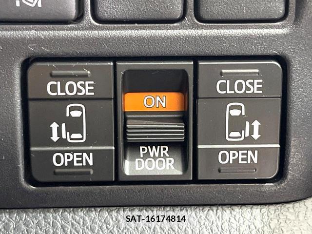 Toyota VOXY 2018-12 8753473-5