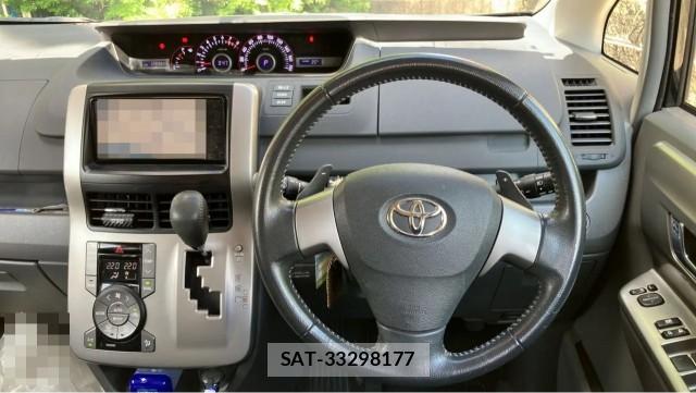Toyota VOXY 2008-09 8753585-16