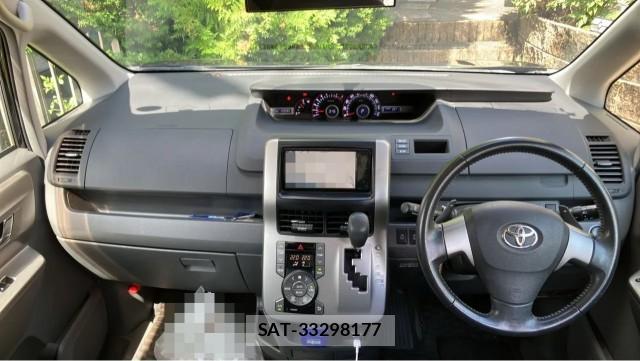 Toyota VOXY 2008-09 8753585-2