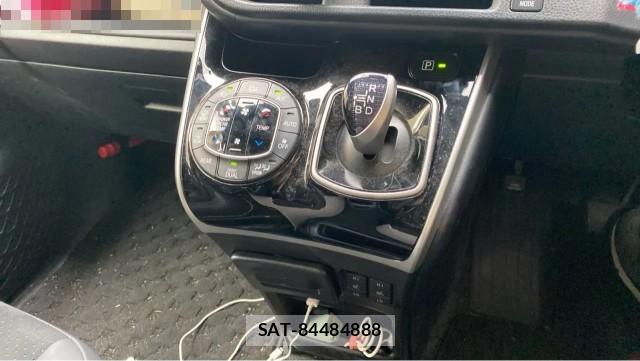 Toyota VOXY 2021-09 8753605-14