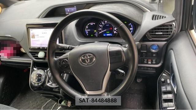 Toyota VOXY 2021-09 8753605-16