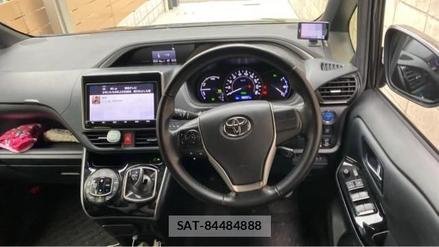 Toyota VOXY 2021-09 8753605-2