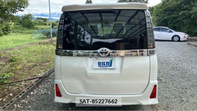 Toyota VOXY 2016-02 8753635-1