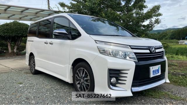 Toyota VOXY 2016-02 8753635-11