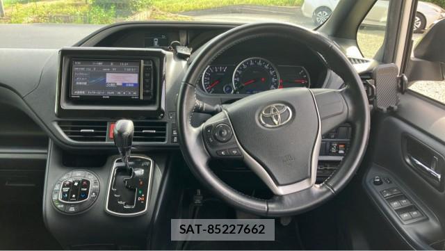 Toyota VOXY 2016-02 8753635-16