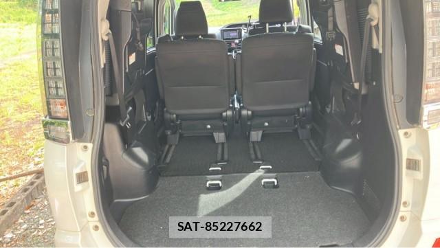 Toyota VOXY 2016-02 8753635-17