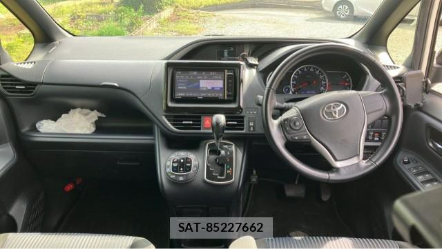 Toyota VOXY 2016-02 8753635-2