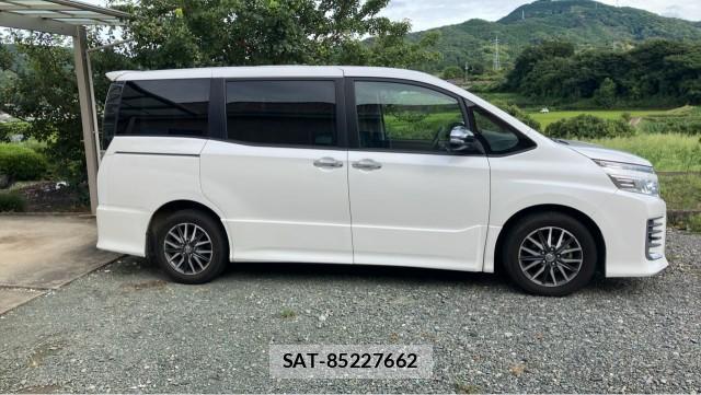 Toyota VOXY 2016-02 8753635-3