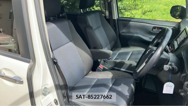 Toyota VOXY 2016-02 8753635-5