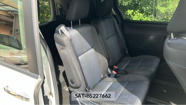 Toyota VOXY 2016-02 8753635-6