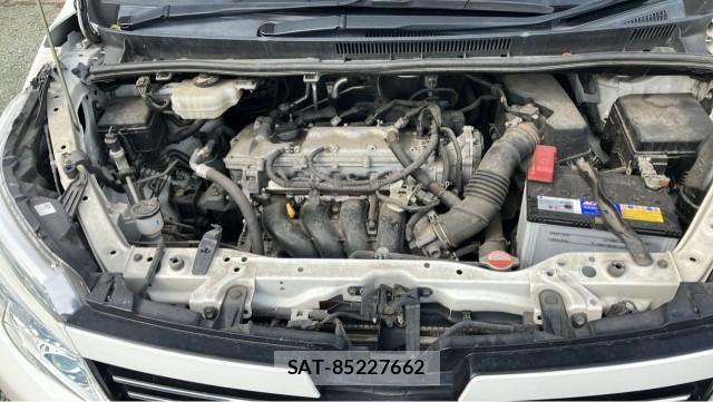 Toyota VOXY 2016-02 8753635-7
