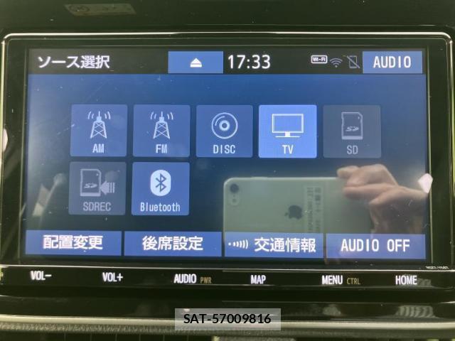 Toyota VOXY 2021-06 8754344-10