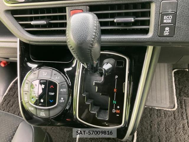 Toyota VOXY 2021-06 8754344-17