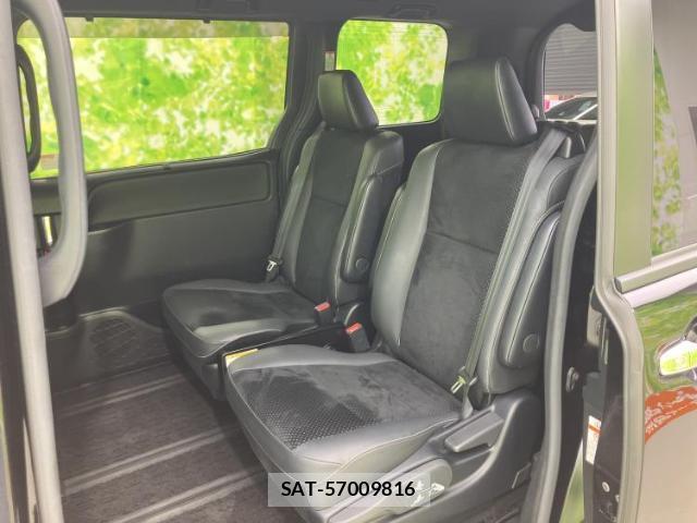 Toyota VOXY 2021-06 8754344-7