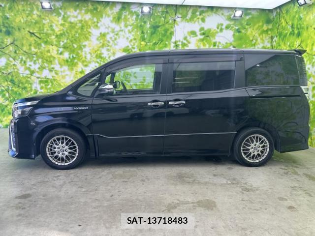Toyota VOXY 2018-10 8754350-1