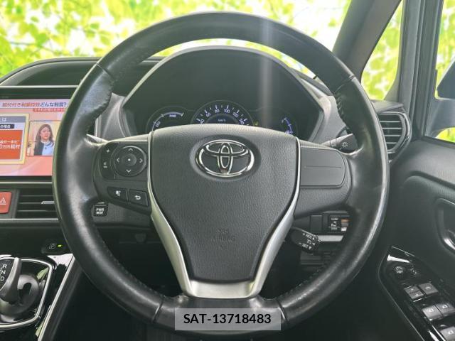 Toyota VOXY 2018-10 8754350-14