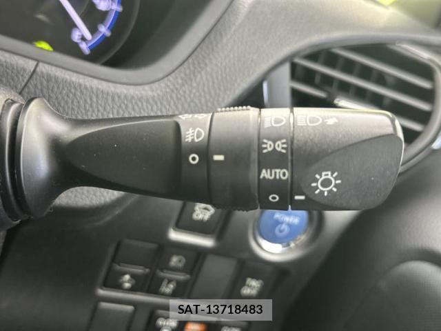 Toyota VOXY 2018-10 8754350-15