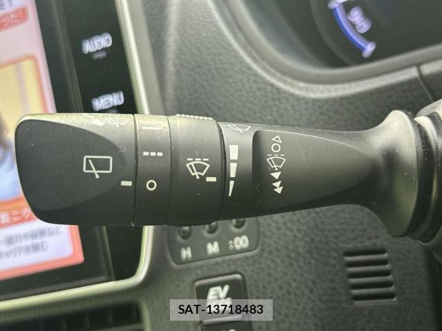 Toyota VOXY 2018-10 8754350-16