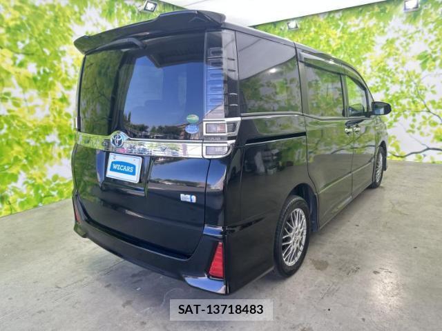 Toyota VOXY 2018-10 8754350-2