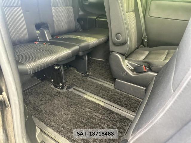 Toyota VOXY 2018-10 8754350-5