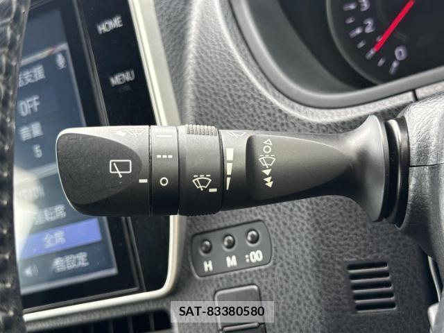 Toyota VOXY 2020-01 8754566-16