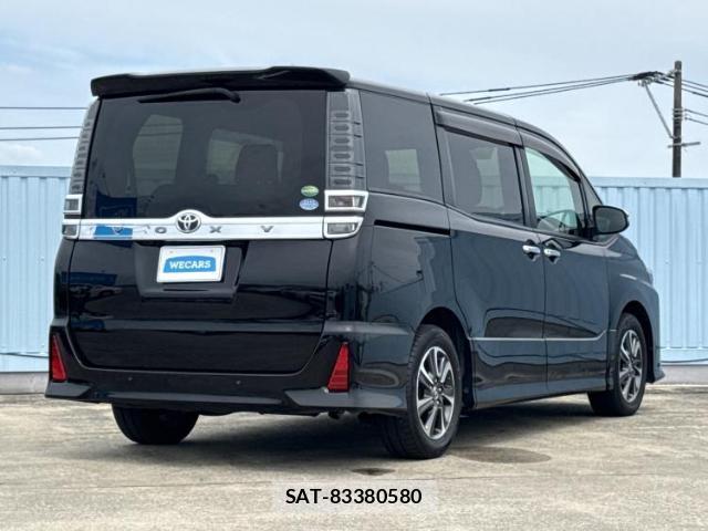 Toyota VOXY 2020-01 8754566-2