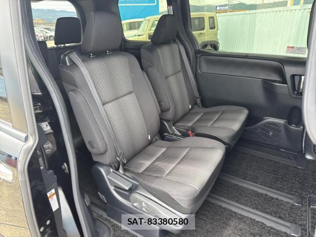 Toyota VOXY 2020-01 8754566-4