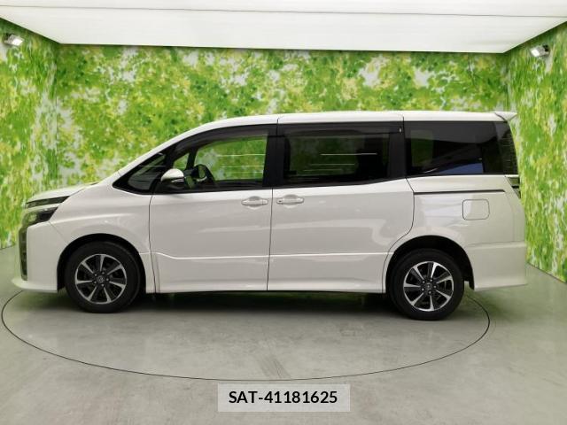 Toyota VOXY 2017-09 8754567-1