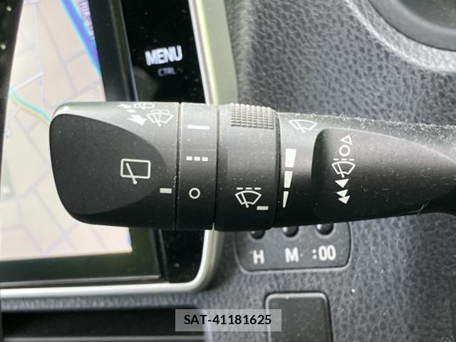 Toyota VOXY 2017-09 8754567-16