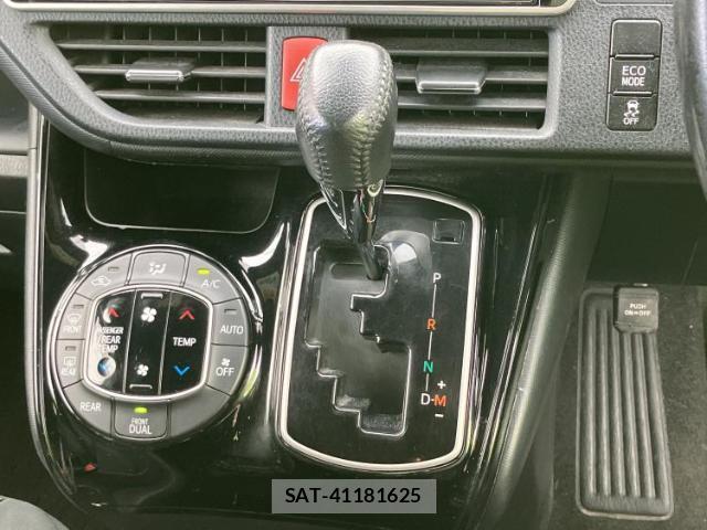 Toyota VOXY 2017-09 8754567-17
