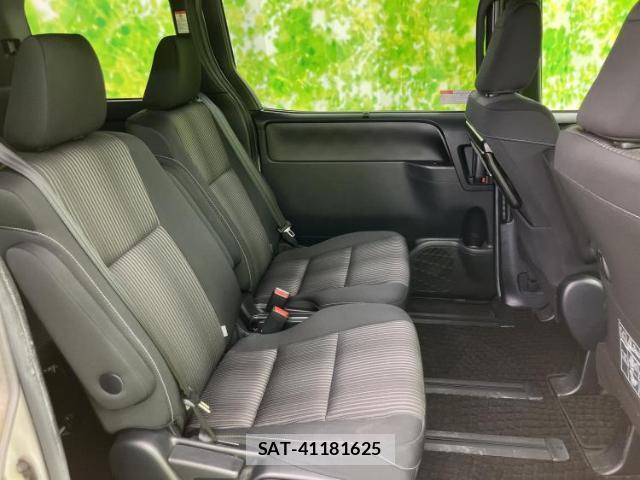 Toyota VOXY 2017-09 8754567-4
