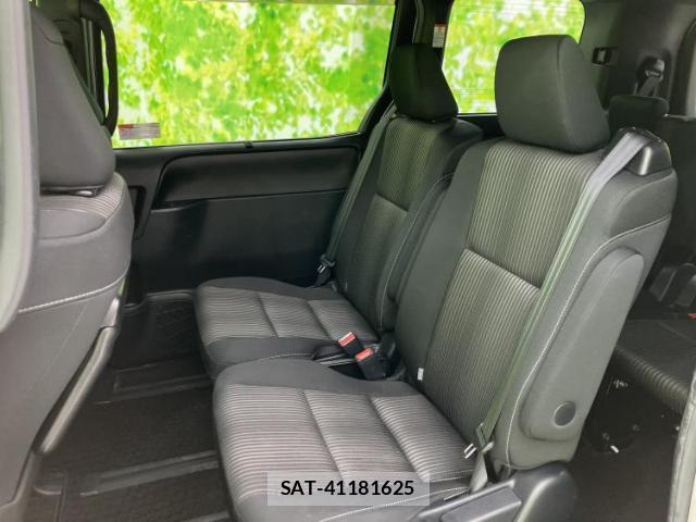Toyota VOXY 2017-09 8754567-7