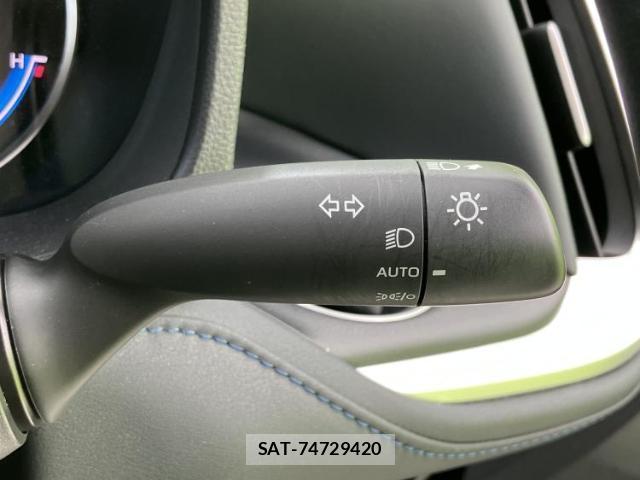 Toyota VOXY 2023-06 8754576-15