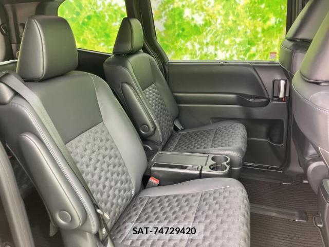 Toyota VOXY 2023-06 8754576-4