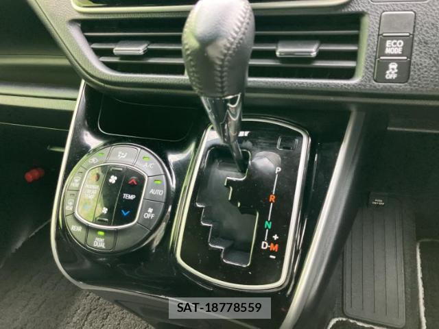 Toyota VOXY 2021-07 8754647-8