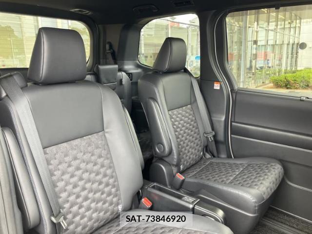 Toyota VOXY 2022-09 8754653-4