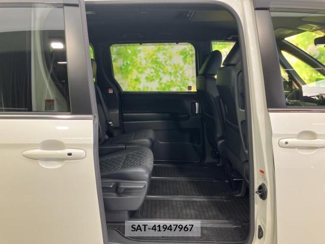 Toyota VOXY 2023-11 8754658-4
