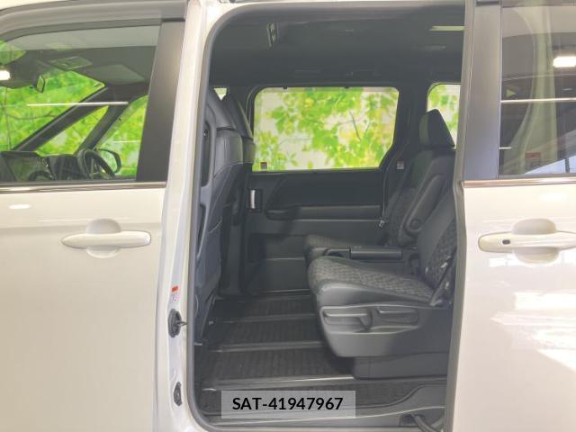 Toyota VOXY 2023-11 8754658-7
