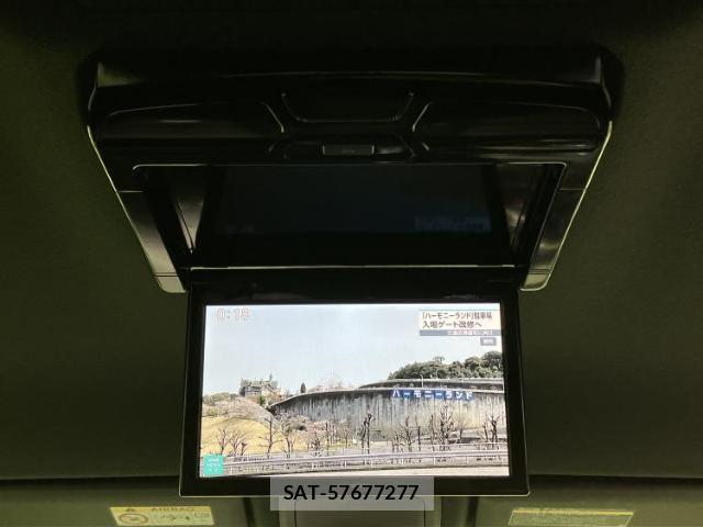 Toyota VOXY 2017-11 8754684-11