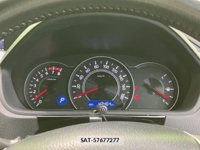 Toyota VOXY 2017-11 8754684-14