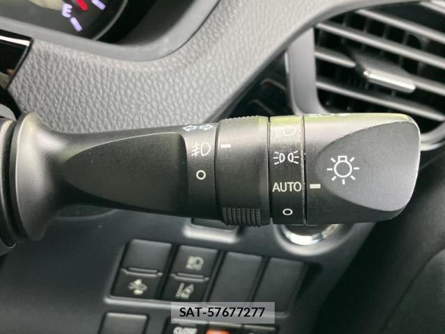 Toyota VOXY 2017-11 8754684-16