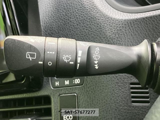 Toyota VOXY 2017-11 8754684-17