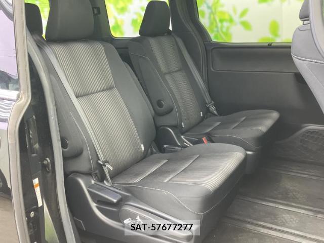 Toyota VOXY 2017-11 8754684-4